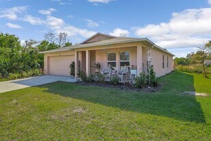 1091 Cazenovia St in Port Charlotte, FL - Building Photo