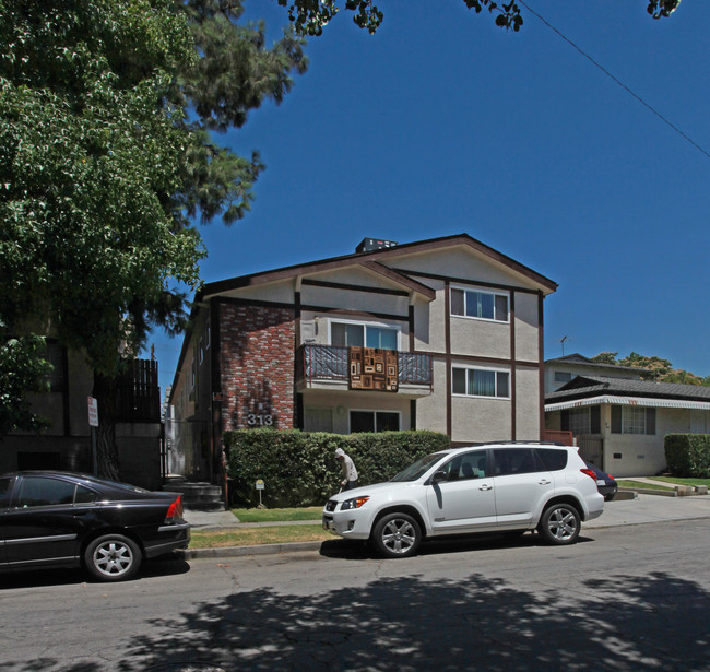 313 E Providencia Ave in Burbank, CA - Building Photo - Building Photo