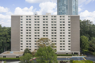 Cathedral Towers in Atlanta, GA - Foto de edificio - Building Photo