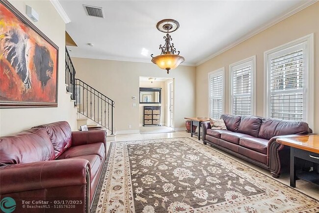 property at 423 SW 16th St