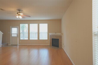 22523 Spring Crossing Dr in Spring, TX - Foto de edificio - Building Photo