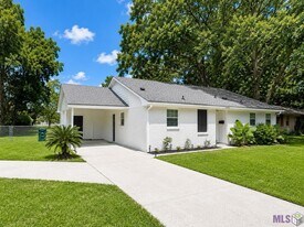 9753 Mollylea Dr in Baton Rouge, LA - Building Photo