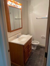 8396 N Akins Rd in North Royalton, OH - Foto de edificio - Building Photo