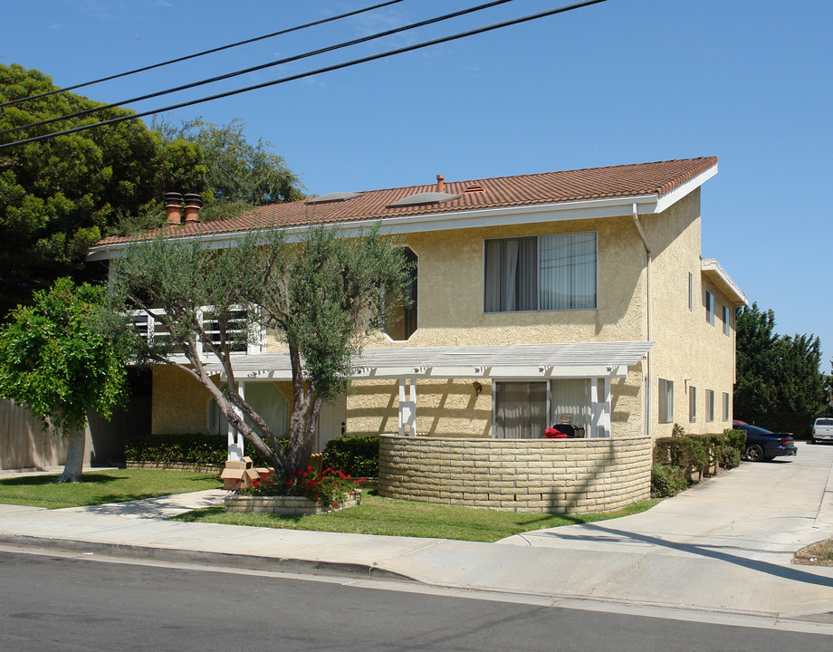 5021 Dunbar Dr in Huntington Beach, CA - Building Photo