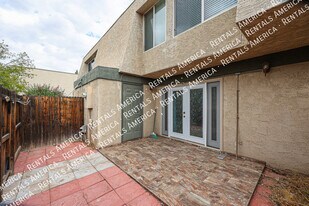 6058 W Golden Ln in Glendale, AZ - Building Photo