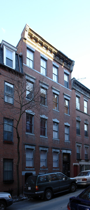 22 Irving St in Boston, MA - Building Photo