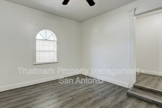 514 Freiling in San Antonio, TX - Building Photo - Building Photo