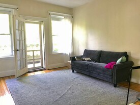 9 Egremont Rd, Unit 8 in Boston, MA - Building Photo