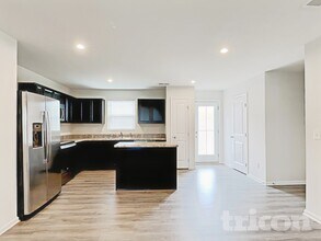 467 Hobson Wy in Lyman, SC - Foto de edificio - Building Photo