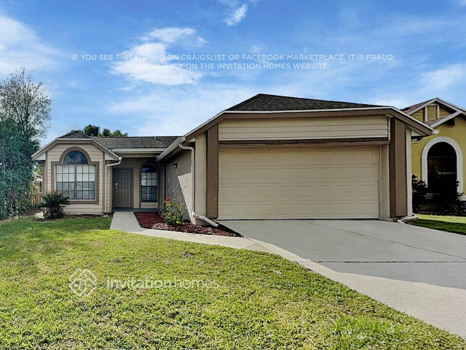 1043 Burnett St in Oviedo, FL - Building Photo