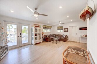 157 Ocean Dr in Tavernier, FL - Building Photo - Building Photo