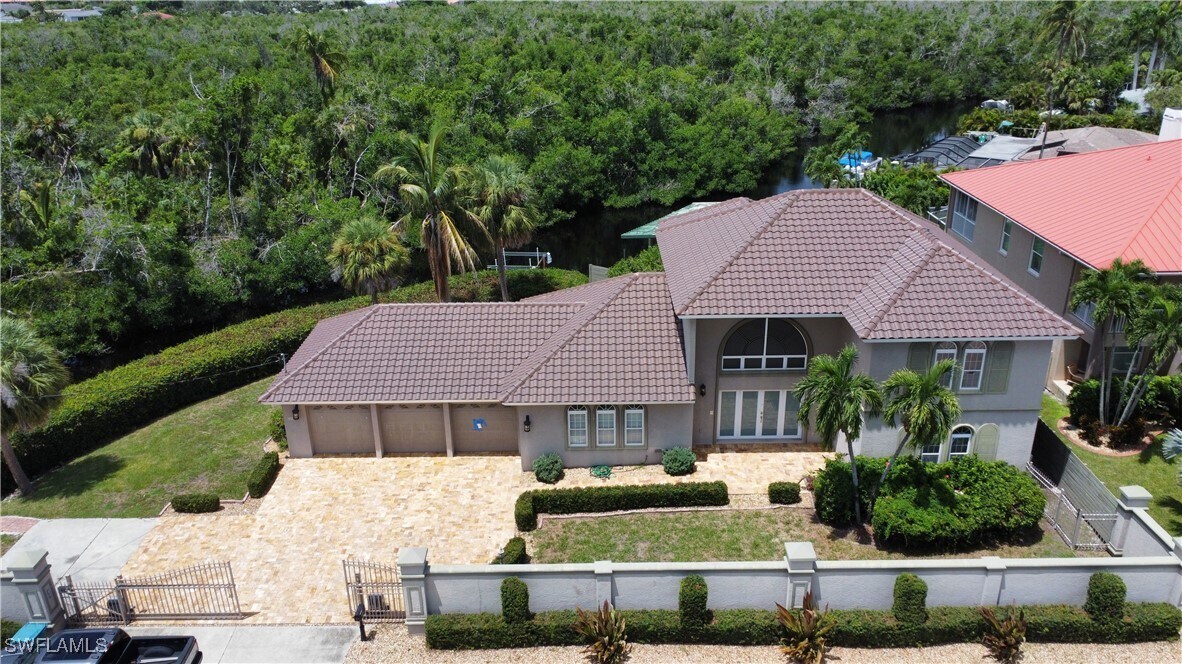 14370 McGregor Blvd in Ft. Myers, FL - Foto de edificio