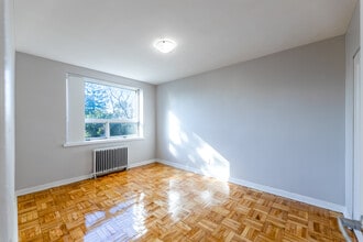 Ashby Apartments in Toronto, ON - Building Photo - Interior Photo