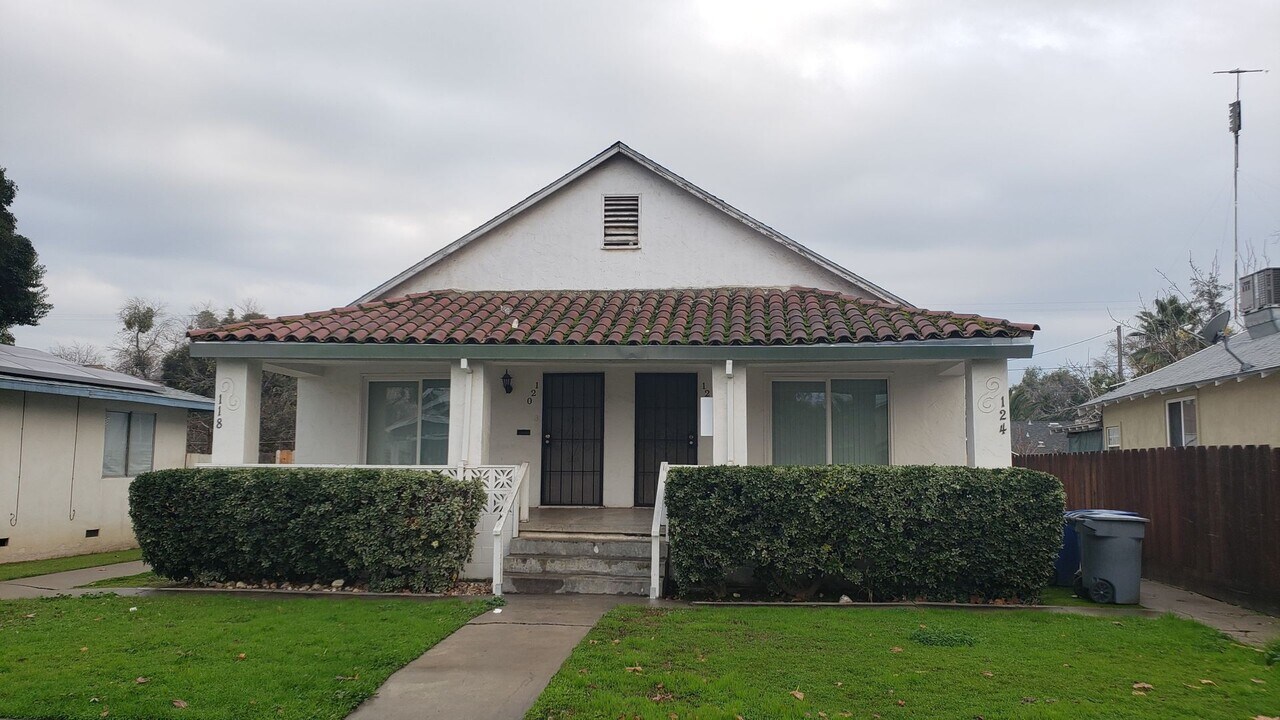 118-124 W 19th St in Merced, CA - Building Photo
