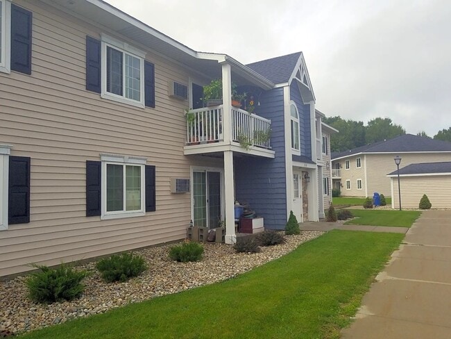 815 Country Way in Big Rapids, MI - Building Photo - Building Photo