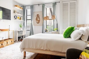 765 Washington St in New York, NY - Building Photo