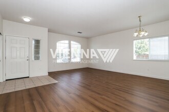 1994 Expedition Way in Sacramento, CA - Building Photo - Building Photo