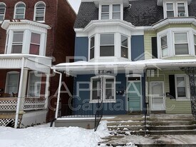 928 W Princess St in York, PA - Building Photo