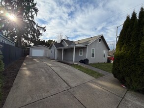 3015 Fruit Valley Rd in Vancouver, WA - Building Photo - Building Photo