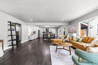 8911 Diceman Dr in Dallas, TX - Building Photo - Building Photo