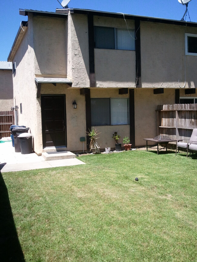 16542 Pro Cir, Unit C in Huntington Beach, CA - Building Photo - Building Photo