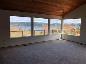 4519 Holly Ln NW in Gig Harbor, WA - Building Photo - Building Photo