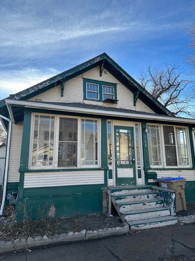 706 6th Ave NE in Minot, ND - Building Photo - Building Photo