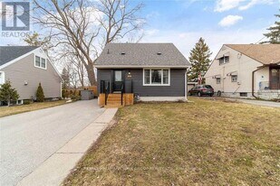 102 Gunn St in Barrie, ON - Building Photo