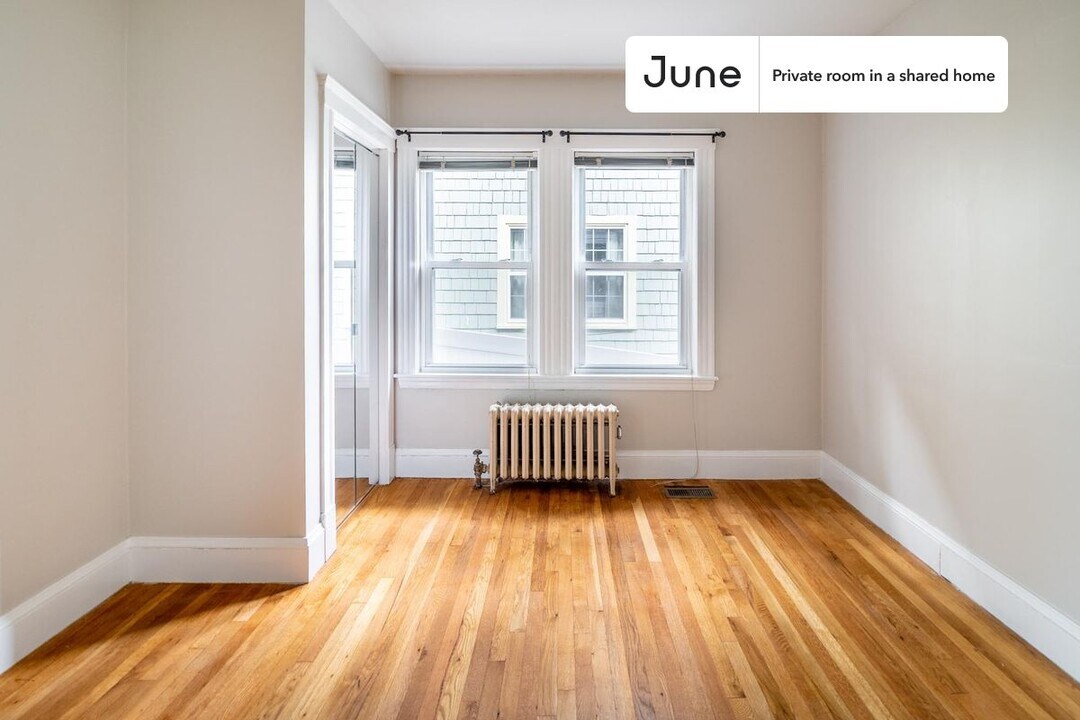 Private bedroom in 4 bed/1 bath Home in Boston, MA - Building Photo