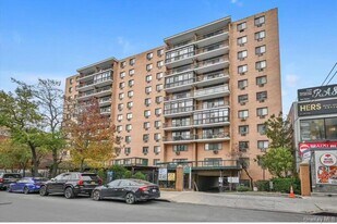 136-75 37th Ave in New York, NY - Building Photo