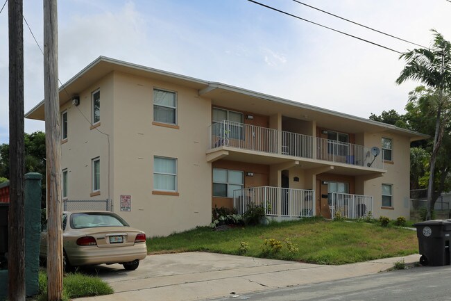 905 Grant St in West Palm Beach, FL - Building Photo - Building Photo