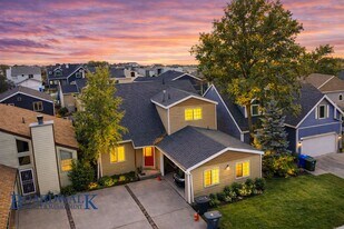 318 Park Creeke Ln in South Salt Lake, UT - Building Photo