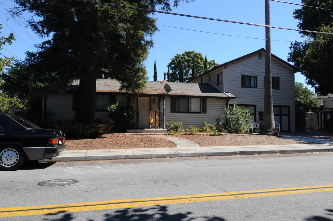 605 Mariposa Ave in Mountain View, CA - Building Photo