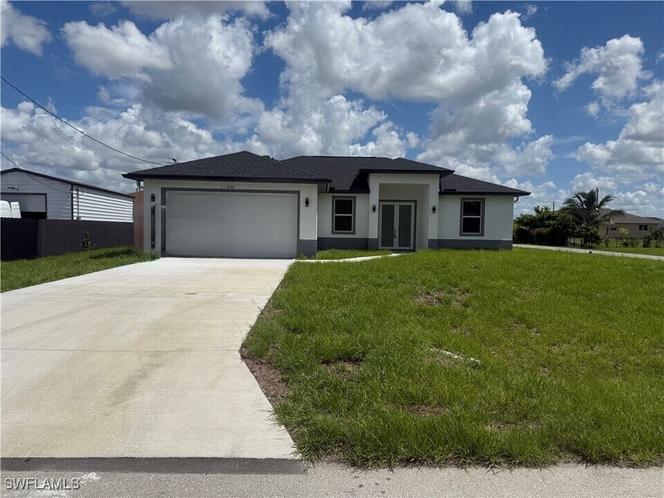 4102 16th St SW in Lehigh Acres, FL - Building Photo