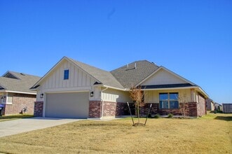 572 Hackberry Ln in Goldsby, OK - Building Photo - Building Photo