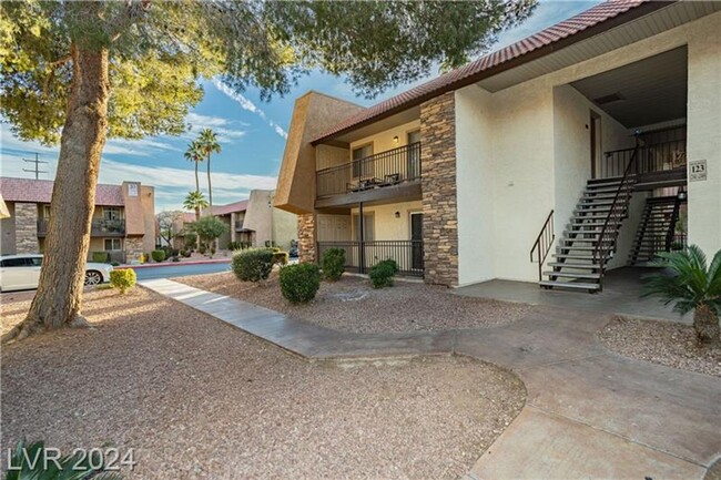 5170 River Glen Dr in Las Vegas, NV - Building Photo - Building Photo