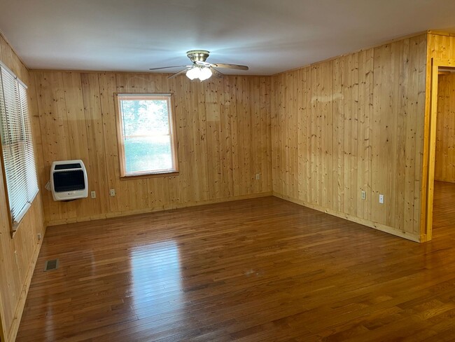 60 Pine Thicket Ln in Brevard, NC - Foto de edificio - Building Photo