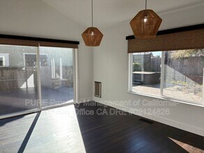 104 Banff Way in Petaluma, CA - Building Photo - Building Photo