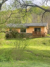 106 Addison Ct in Asheville, NC - Foto de edificio - Building Photo