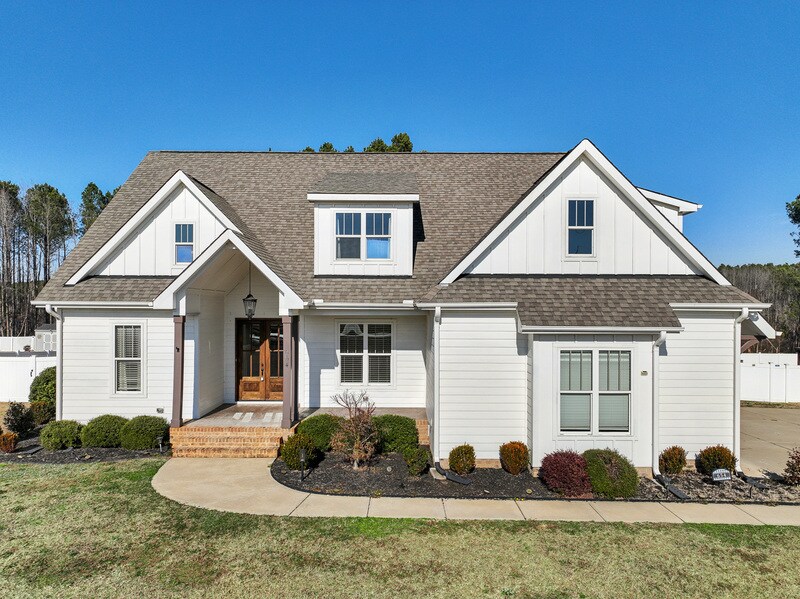 654 Christian Light Rd in Fuquay Varina, NC - Building Photo