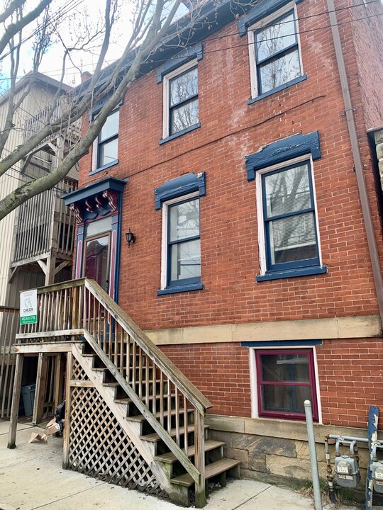 40 S 13th St in Pittsburgh, PA - Foto de edificio
