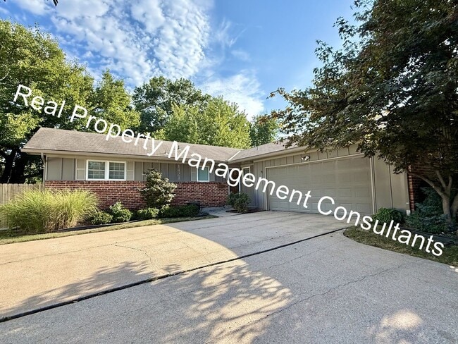 property at 1421 W Ferrel Dr