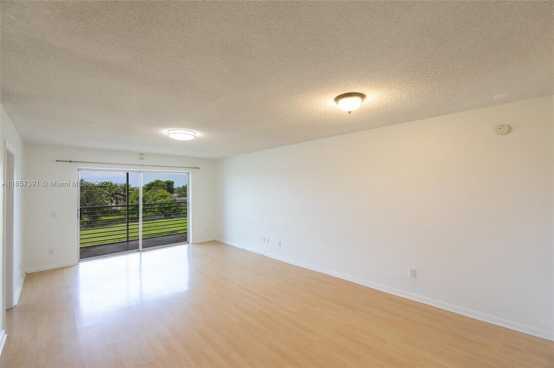 2471 SW 82nd Ave in Davie, FL - Building Photo