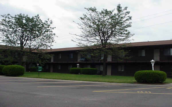 275 Swartz Rd in Akron, OH - Foto de edificio - Building Photo