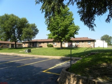 North Webster Manor Apartments in Webster Groves, MO - Building Photo