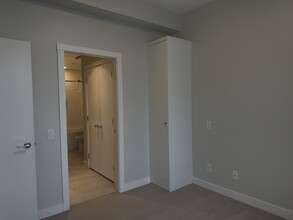 570 Emerson St in Coquitlam, BC - Building Photo - Building Photo