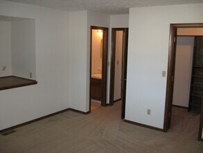 3511-3513 S 135th Cir in Omaha, NE - Building Photo - Building Photo