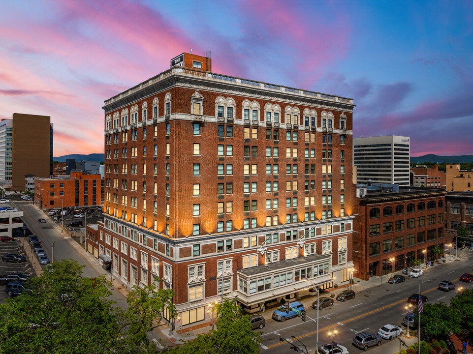 The Patrick Henry in Roanoke, VA - Building Photo