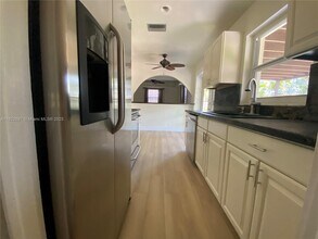 1826 Thomas St in Hollywood, FL - Building Photo - Building Photo
