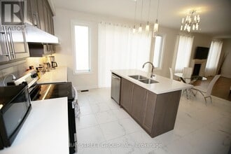 152 Ben Sinclair Ave in East Gwillimbury, ON - Building Photo - Building Photo
